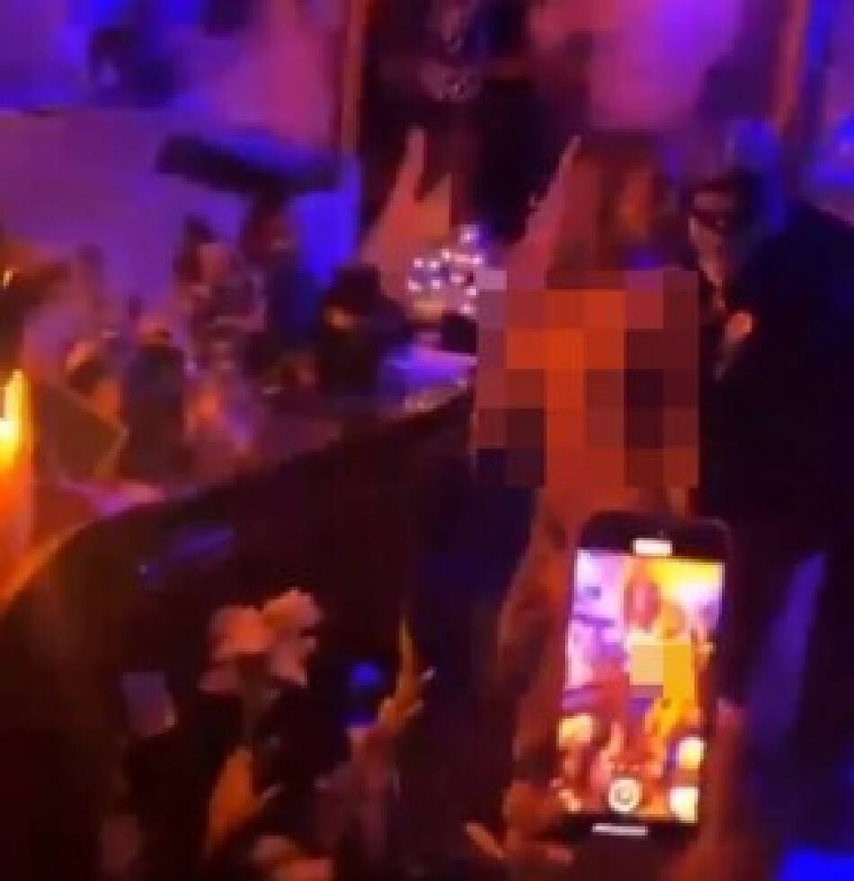Una stripper, una pistola y mucha droga, el velorio de un narco chileno. Foto: Redes Sociales