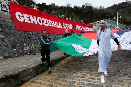 Marcha en San Sebastián por Palestina. Foto: Reuters.