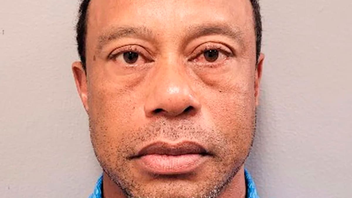 Tiger Woods, otra vez con problemas ante la justicia: fue detenido tras volcar su camioneta y negarse al control de orina