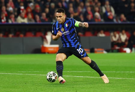 El golazo de Lautaro Martínez. Foto: Reuters/Kai Pfaffenbach