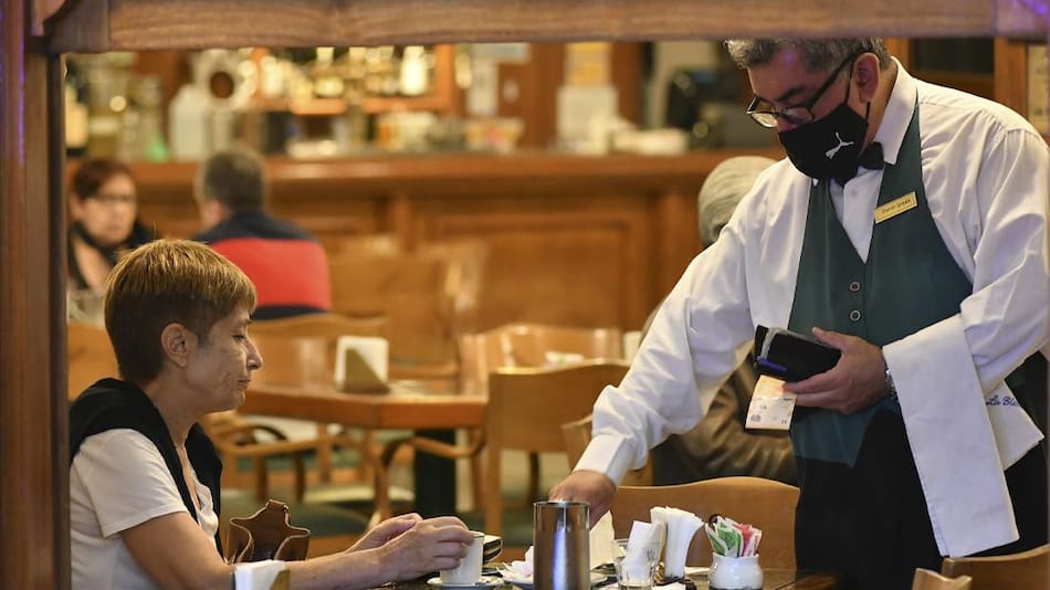 Coronavirus, Argentina, pandemia, aforo en bares y restaurantes, NA