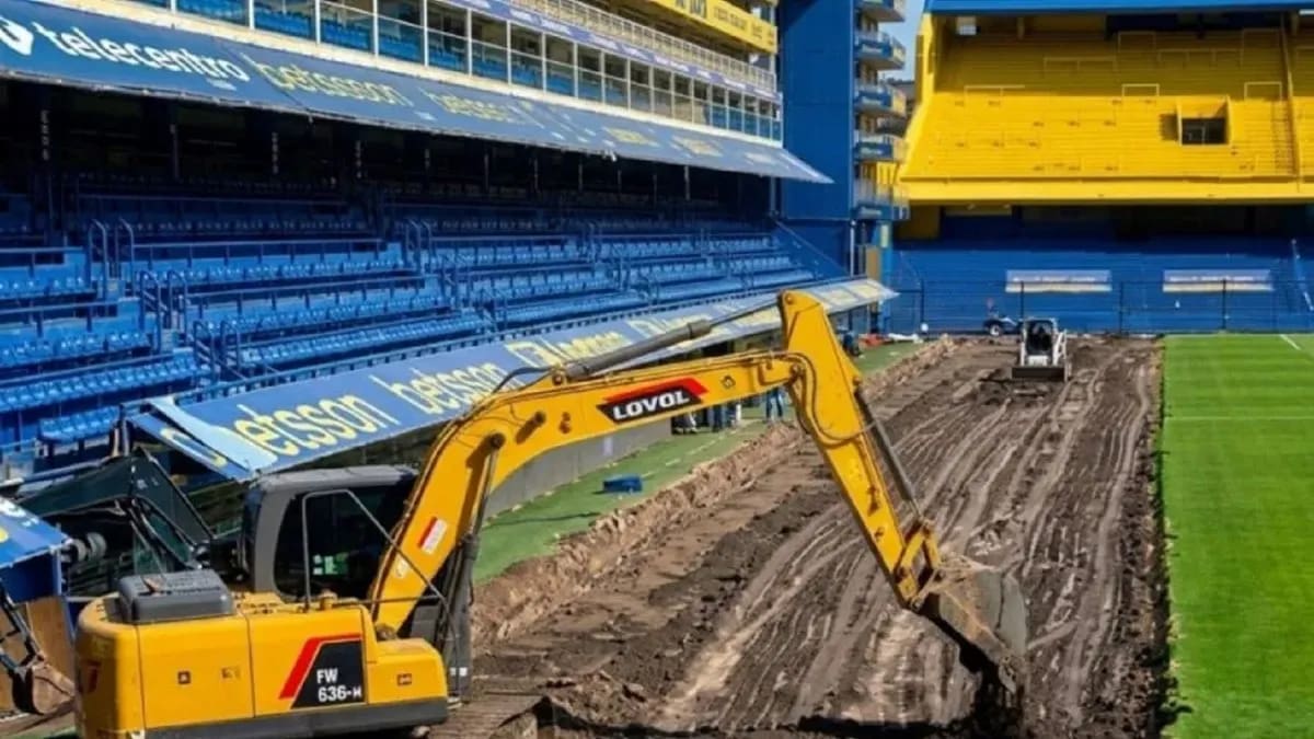 Obras en el césped de La Bombonera.