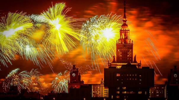 Día de la Victoria en Rusia: un impactante show de fuegos artificiales iluminó el cielo de Moscú