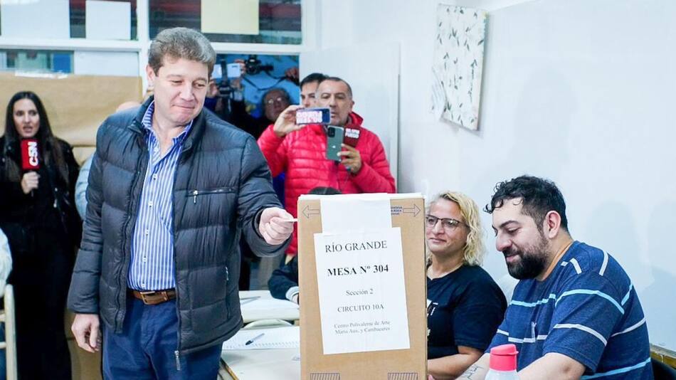 Gustavo Melella, Tierra del Fuego, NA