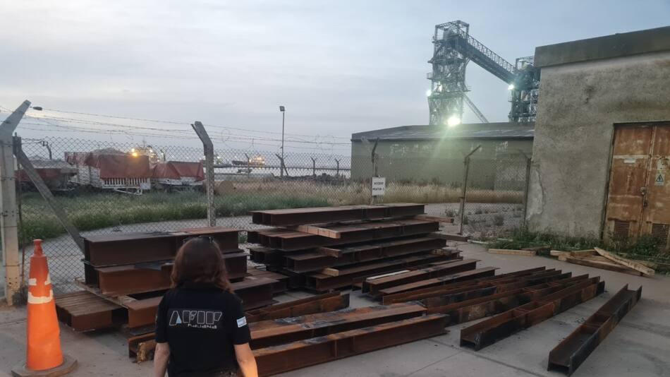 Operativo por importación de hierro irregular. Foto: Aduana.