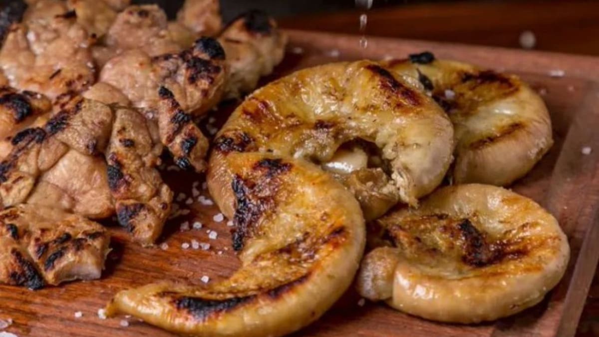 Las seis achuras infaltables en un asado argentino: cómo se cocina cada una