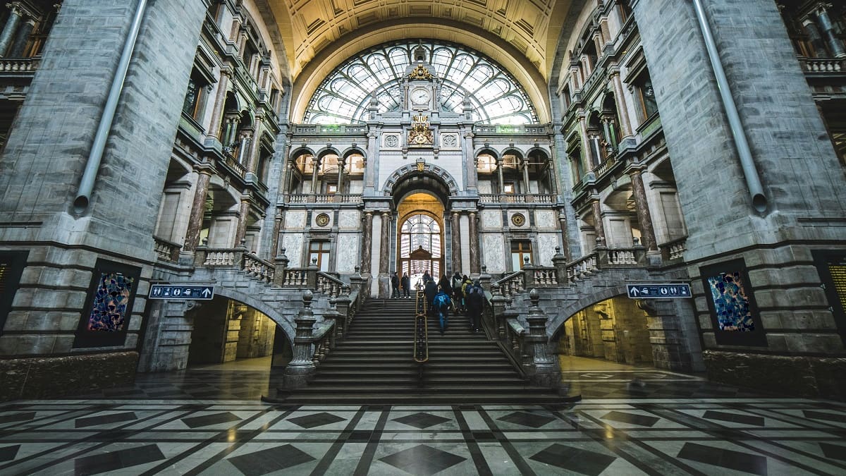 La “Catedral del Ferrocarril”: la imponente estación de tren de Europa.