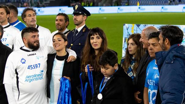 Los cinco hijos de Maradona se reencontraron en el Partido de la Paz en Roma
