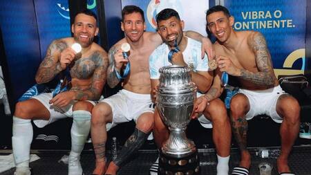 Otamendi, Messi, Agüero y Di María, tras ganar la Copa América (Foto: Instagram Agüero)
