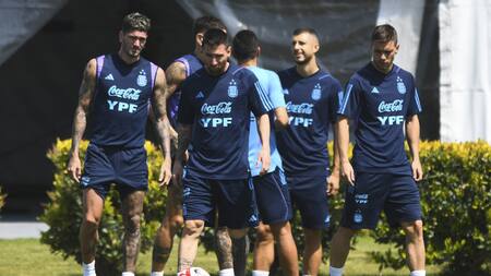 Messi y De Paul, algunos de los líderes de la selección. Foto: Reuters