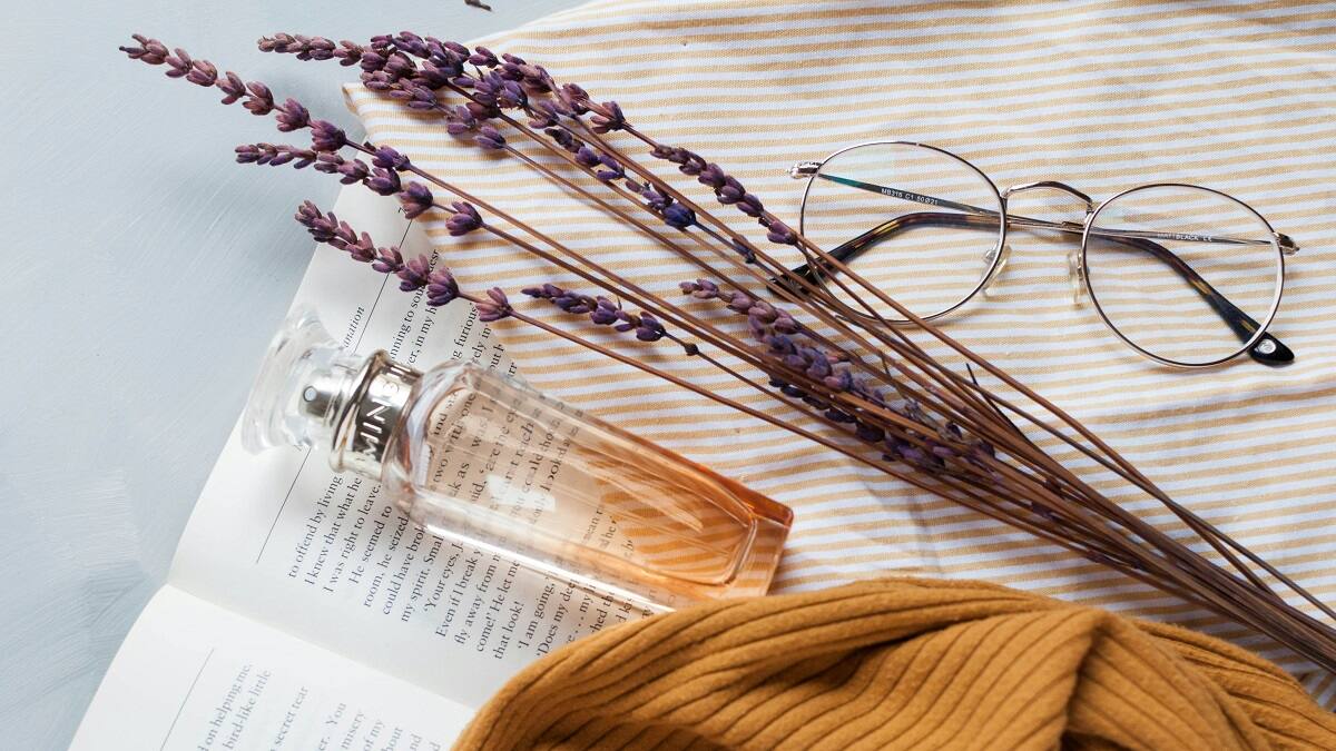Perfume; fragancia; lavanda.
