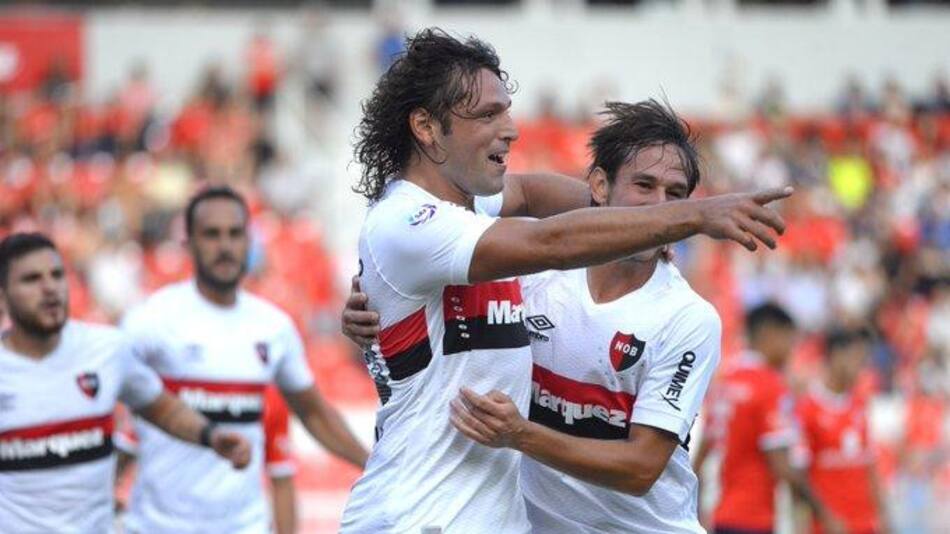 Festejo de Newells ante Independiente por Superliga