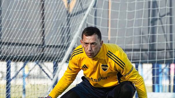 ¿Le gana la pulseada a Brey?: Marchesín estuvo presente en las prácticas en Boca y podría estar ante Rosario Central