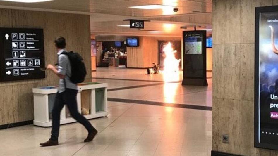 Hombre con cinturón explosivo en Bruselas (foto: Remmy Bonaffe)