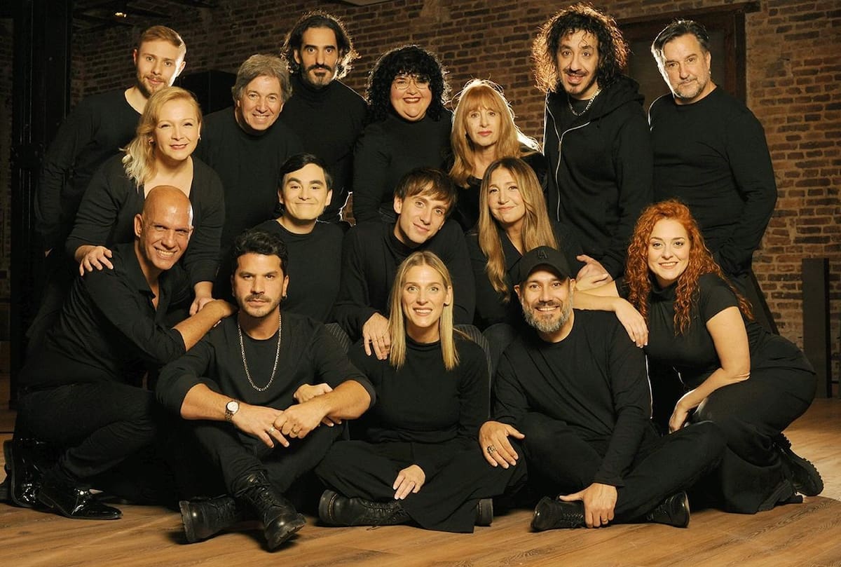 El elenco de La multipremiada obra teatral de Simon Stephens "El Curioso Incidente del Perro a Medianoche"