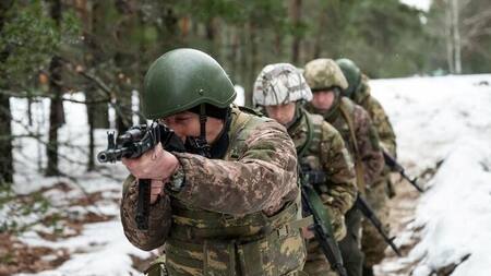 Soldados en el frente de batalla de Ucrania_Reuters