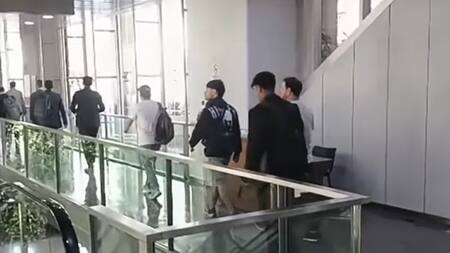 El procedimiento se dio en medio del allanamiento en su casa de San Isidro.