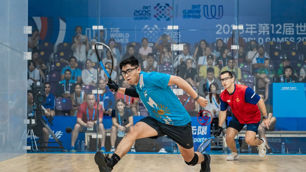 Más rápido que el pádel y en una “jaula”: el deporte que obsesionó a Elvis Presley y hoy tiene a Argentina en la cima del mundo