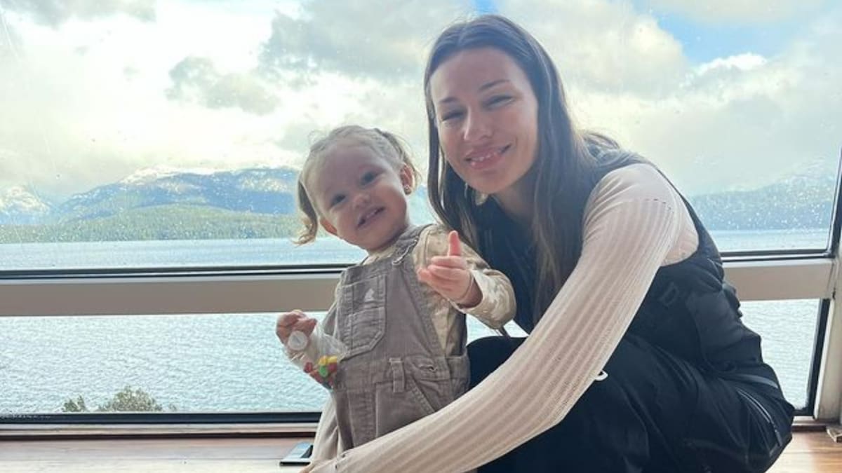 Pampita junto a su hija Ana. Foto: Instagram.