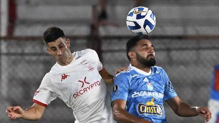 Huracán empató sin goles ante Sporting Cristal. Foto: NA.