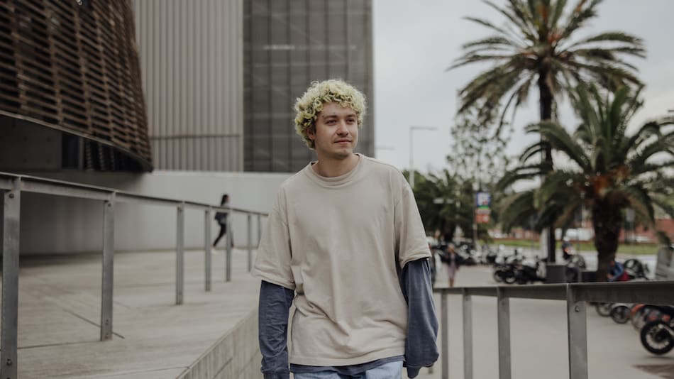 La ropa oversize es tendencia. Foto: Freepik.