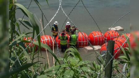 Boyas ubicadas en el río Bravo por el gobierno de Texas. Foto: Reuters