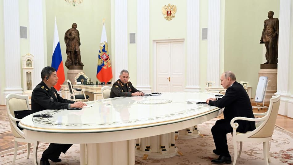 Vladimir Putin se reunió con Li Shangfu. Foto: EFE