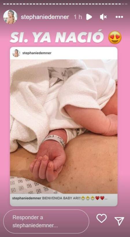 Stephanie dando la noticia. Foto: captura instagram/stephaniedemner.