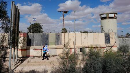 Activistas israelíes bloquean la ayuda a Gaza por Nitzana. Foto: Reuters