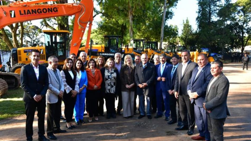 Presentación de nuevas maquinarias del Consorcio Público Metropolitano en Tucumán.