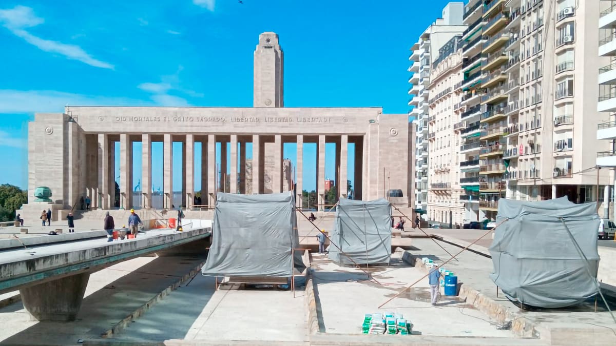 El Monumento a la Bandera se renueva para el 20 de junio: utilizan la tecnología que salvó a la Catedral de Notre Dame
