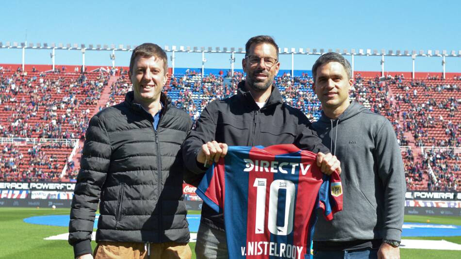 van Nistelrooy. Foto: Twitter @SanLorenzo