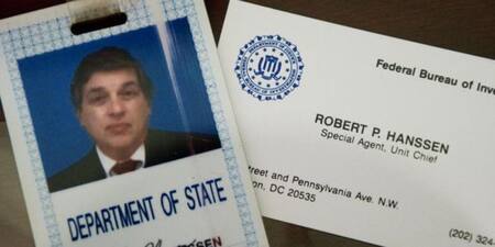 Credencial de Robert Hanssen ex agente del FBI. Foto: Twitter
