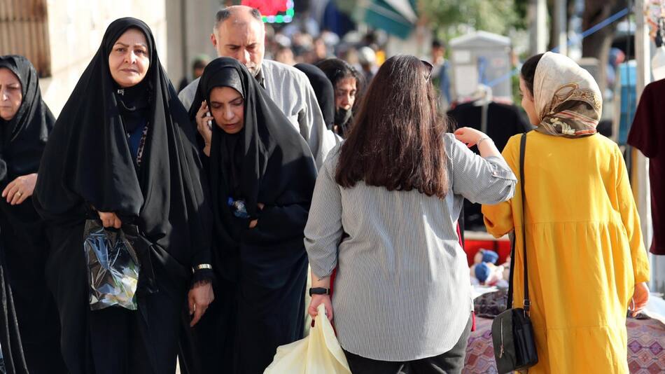 Mujeres usando el hiyab en Irán. Foto: EFE