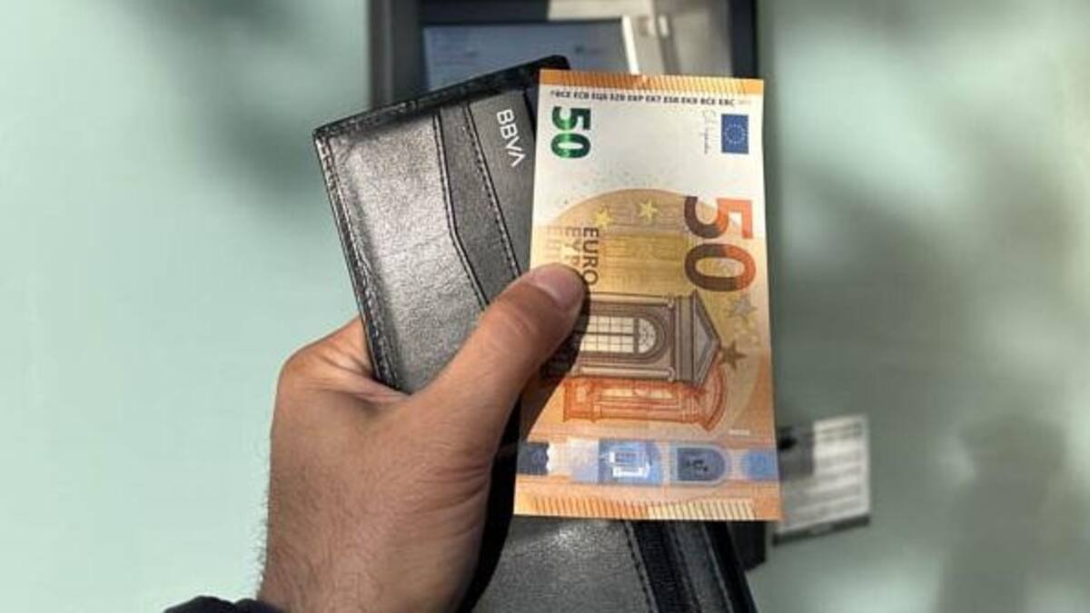 Extracción de dinero en un cajero extranjero. Foto: Gentileza InfoViajera.