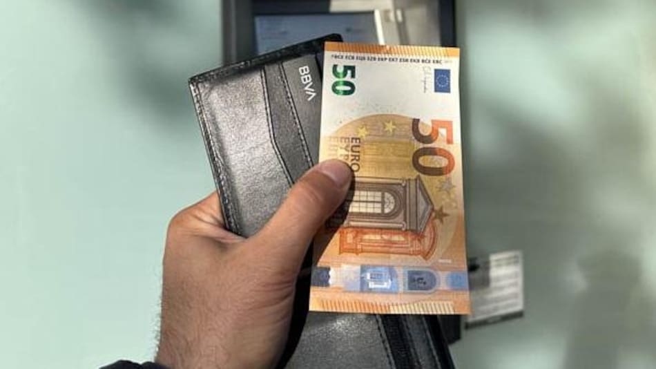 Extracción de dinero en un cajero extranjero. Foto: Gentileza InfoViajera.