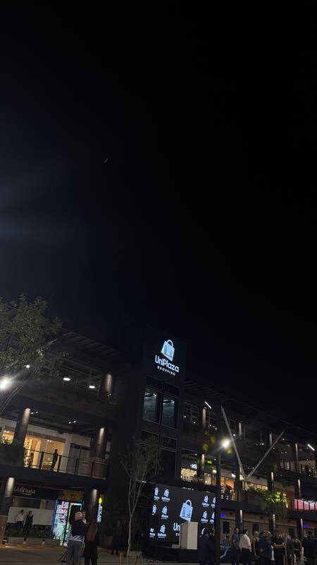 UniPlaza Shopping en Corrientes.