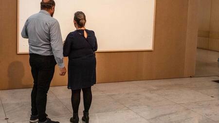 "Toma el dinero y corre", cuadros de Jens Haaning. Foto: Twitter.