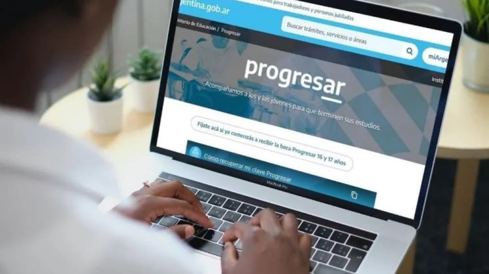 Becas Progresar, ¿hasta cuándo hay tiempo para anotarse? Foto: NA.