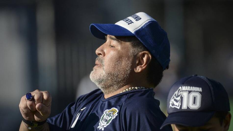 Diego Maradona, DT de Gimnasia de La Plata, NA