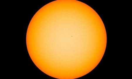 Mercurio pasea frente al Sol, NASA, ciencia, planetas