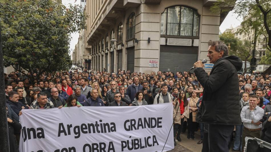 Katopodis realizó la primera asamblea con trabajadores administrativos del Ministerio de Obras Públicas, que continuará en todo el país