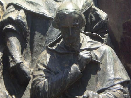 Centenera recordado en el Monumento a España. Foto: Wikipedia.