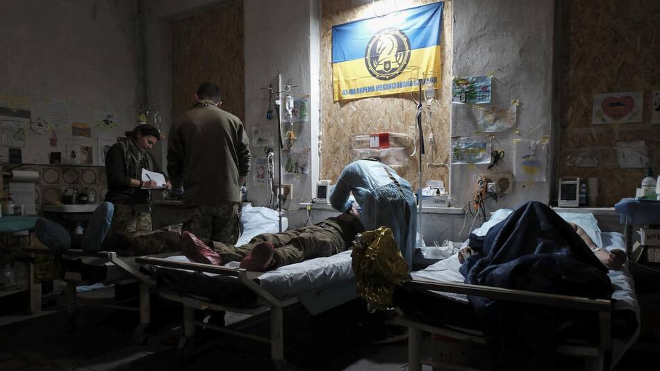 Atención a soldados ucranianos heridos en la guerra contra Rusia. Foto: EFE.