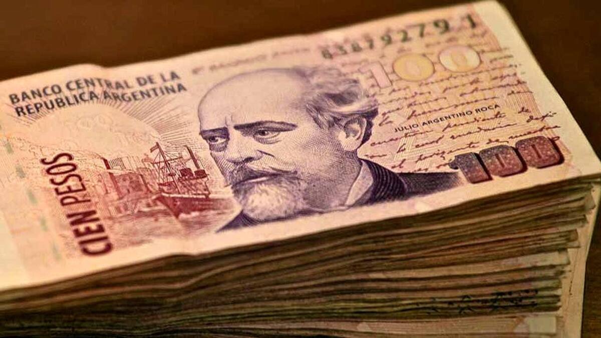 Billetes de pesos argentinos - Monedas - Dinero - Economía