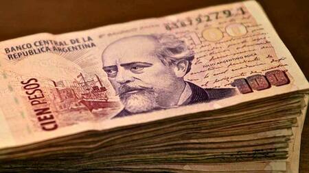 Billetes de pesos argentinos - Monedas - Dinero - Economía