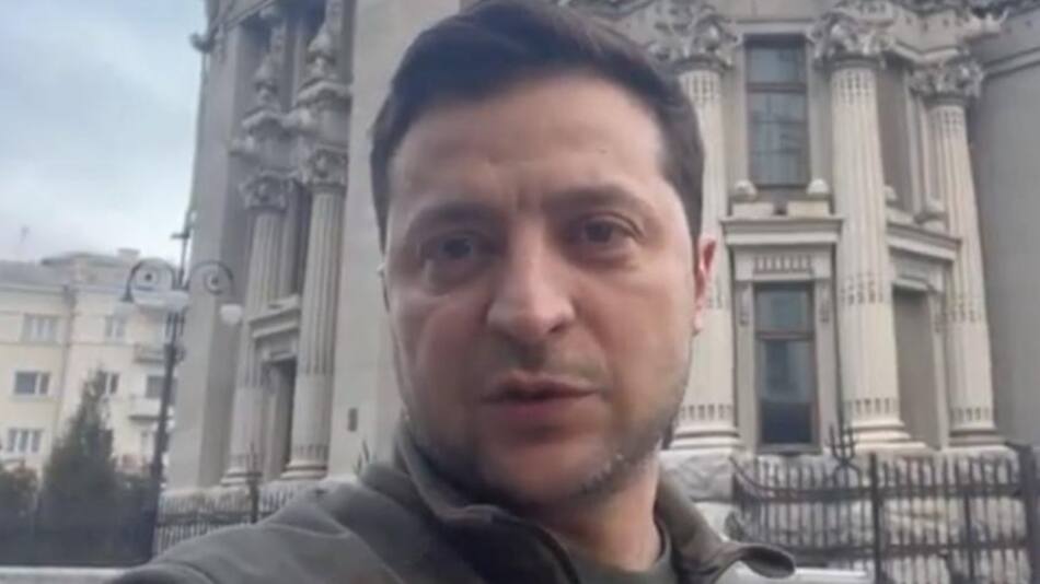 Volodímir Zelensky, presidente de Ucrania, desde las calles