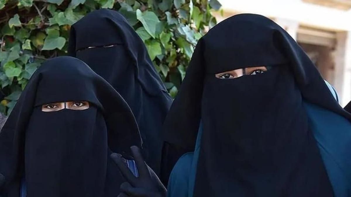 Burka usado en mujeres.