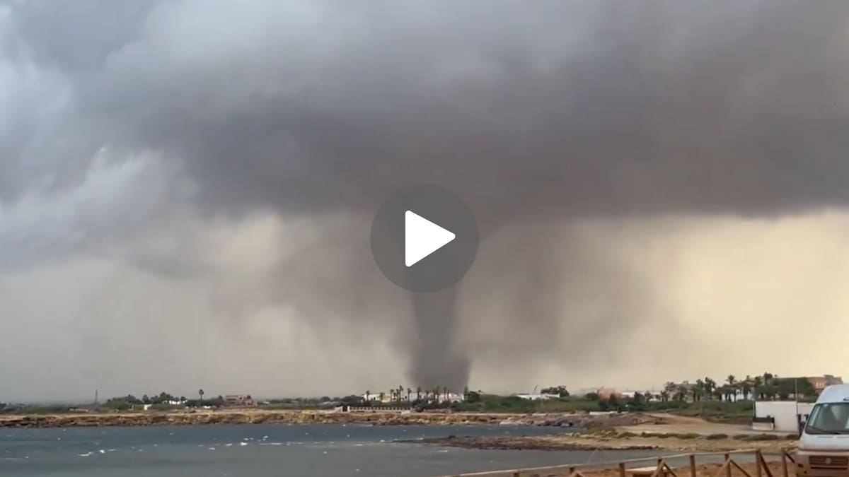 Impresionantes imágenes del tornado que azotó Sicilia, Italia: autos volcados, heridos y una escuela dañada