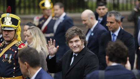 El presidente Javier Milei camina al tedeum que se realiza en la catedral metropolitana. FOTO NA DANIEL VIDES